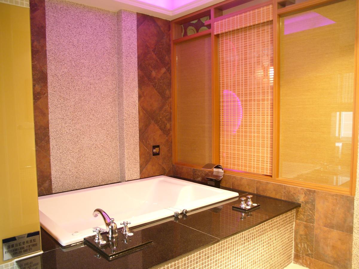 Sexy City Motel Tainan Exterior photo